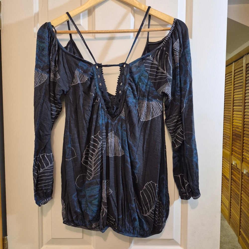 Free People Women Charcoal Gray Blue Tropical Leaf Cold Shoulder Blouse Size M - Picture 2 of 5
